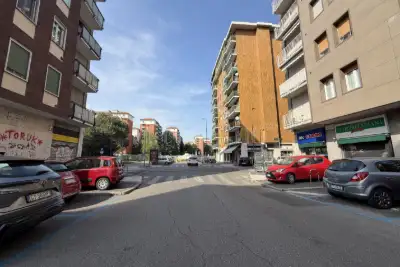 Negozio in vendita, Largo Brasilia, Milano