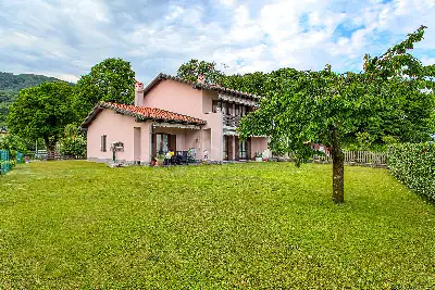 Villa in vendita, Via Ferruccio Pellini, Marchirolo