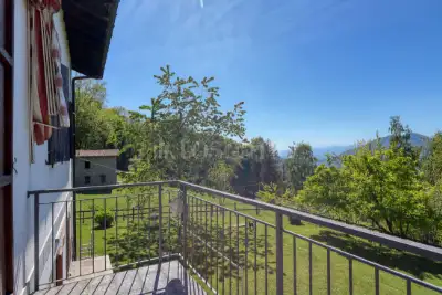 Casa Indipendente in vendita, Via Provinciale, Marchirolo