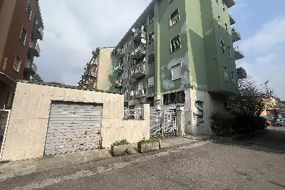 Box in vendita, Via Angelo Inganni, Milano