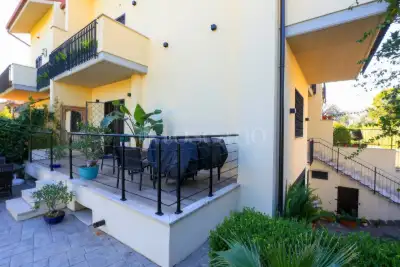Villa Plurifamiliare in vendita, Via Stesicoro, Roma