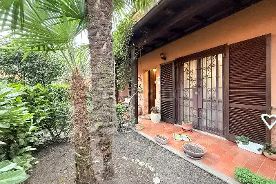 Villino a Schiera in vendita, Largo Rovedine, Opera