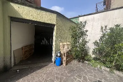 Box in vendita, Via Angelo Inganni, Milano