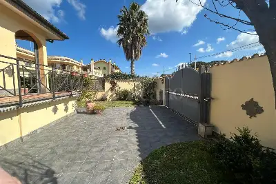 Villa in vendita, Via Lavarone, Roma