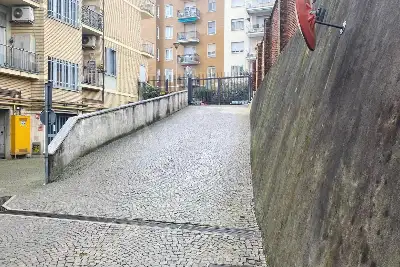 Box in affitto, Via Guglielmo Röntgen, Milano