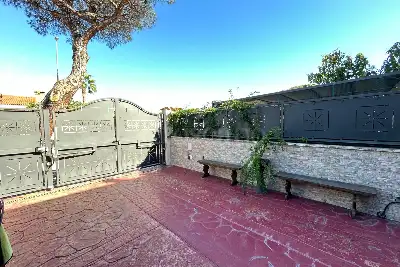 Villino a Schiera in vendita, Via Bedollo, Roma