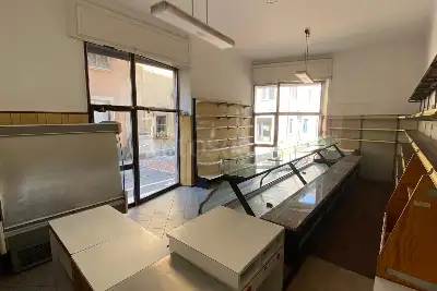 Negozio in vendita, Via Antonietta Castagna, Viggiù