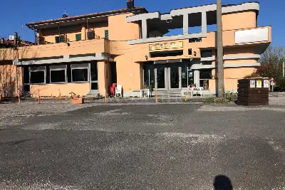 Attività Commerciale in affitto, Via Vecchia Bolognese, Pistoia