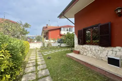 Villa Bifamiliare in vendita, Via G. Garibaldi, Ladispoli