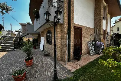 Villa in vendita, via Vanzaghello 6 Busto Arsizio, Busto Arsizio