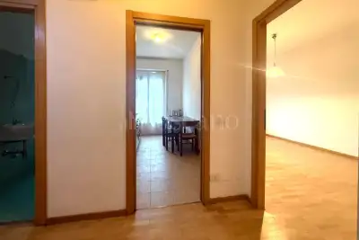 Casa in vendita, Via Gianfranco Zuretti, Milano