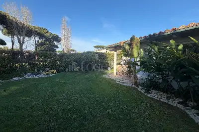 Villino a Schiera in vendita, Viale Alessandro Magno, Roma