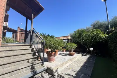 Villa Bifamiliare in vendita, Via Mario Lanza, Roma