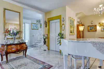 Villa in vendita, Via Luigi Pirandello, Camaiore