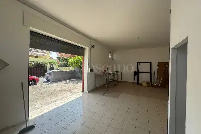 Negozio in vendita, Via Fresonara, Roma