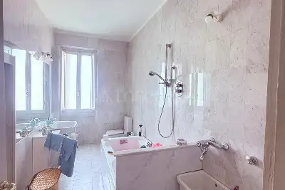 Villino a Schiera in vendita, Via Sem Benelli, Prato