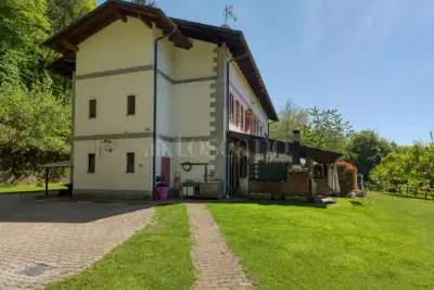 Casa Indipendente in vendita, Via Provinciale, Marchirolo