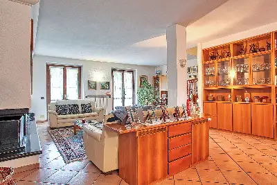 Villa in vendita, Via Ferruccio Pellini, Marchirolo