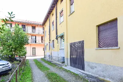 Casa in vendita, Via Petrarca, Merone