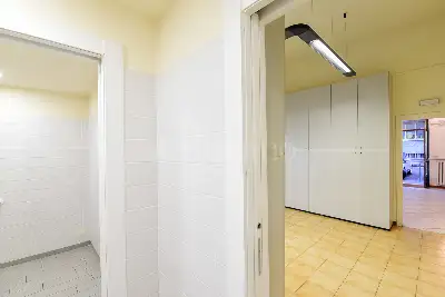 Negozio in vendita, Via Rezzonico, Como