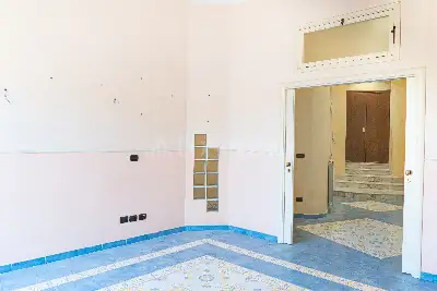 Casa in vendita, Via Maddaloni, Napoli