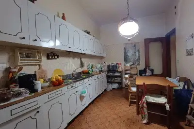Casa in vendita, San Giovanni La Punta, Via Buscemi, salone doppio, cucina abitabile, tre camere, servizio, lavanderia., San Giovanni la Punta