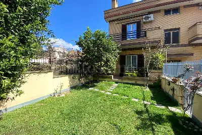 Casa in vendita, Via Mombaruzzo, Roma