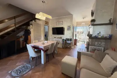 Villino a Schiera in vendita, Viale Paride, Ardea