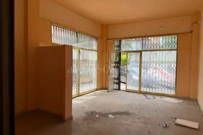 Negozio in vendita, Via Satrico, Latina