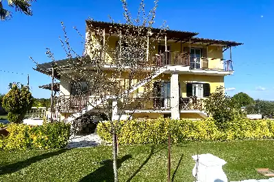 Villa in vendita, Via Giacomo Leopardi, Nepi