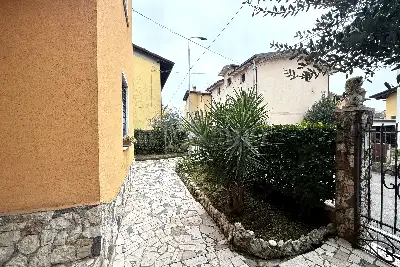 Villa in vendita, Via Canossi, Rezzato, Rezzato