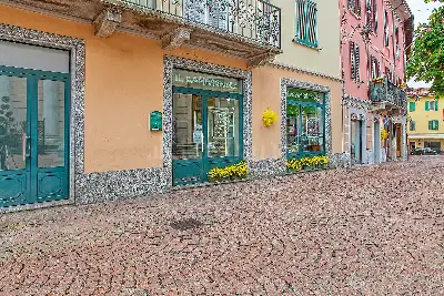 Attività Commerciale in vendita, Piazza Papa Giovanni XXIII, Luino