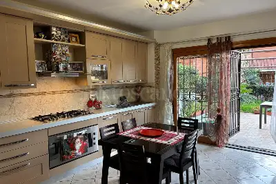 Villino a Schiera in vendita, Via Taro, Mentana