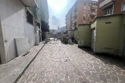 Box in vendita, Via Angelo Inganni, Milano