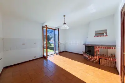 Casa in vendita, Via San Camillo, Marchirolo