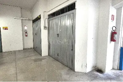 Box in affitto, Via degli Artisti, Firenze