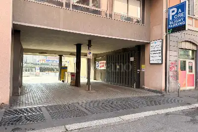 Box in affitto, Via Salasco, Milano