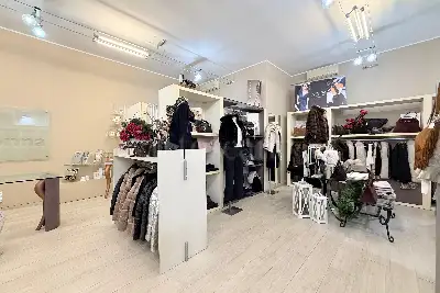 Negozio in vendita, Via Fratelli Fraschini n. 2, Milano