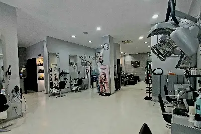 Negozio in affitto, Via dei Tulipani, Milano