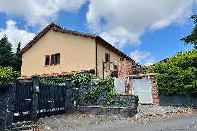 Villa Bifamiliare in vendita, Nicolosi - Ai Pini, Nicolosi