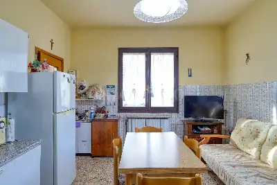 Casa Indipendente in vendita, Via Della Repubblica, Bisuschio