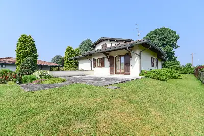 Villa in vendita, Via Edmondo De Amicis, Fino Mornasco