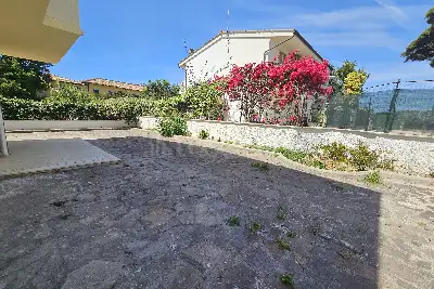 Villino a Schiera in vendita, Via Esculapio, Anzio