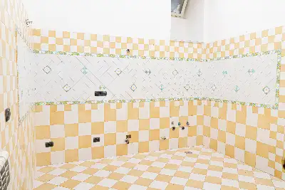 Casa in vendita, Via Maddaloni, Napoli