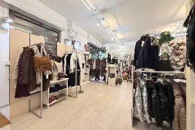 Negozio in vendita, Via Fratelli Fraschini n. 2, Milano