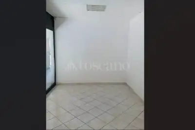 Negozio in vendita, Via Butti, Porto Ceresio