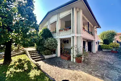 Villa in vendita, Via Pratomaggiore , Desenzano del Garda