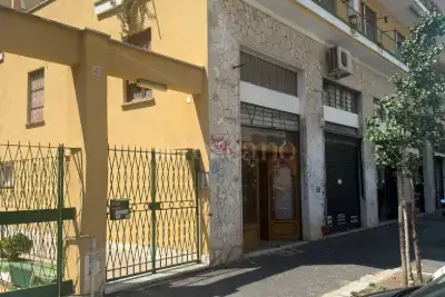 Negozio in vendita, Via Filippi, Roma