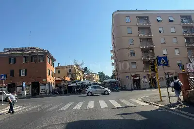 Attività Commerciale in vendita, Via Gregorio XI, Roma