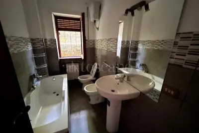 Casa in vendita, Via Quadroni, Roma